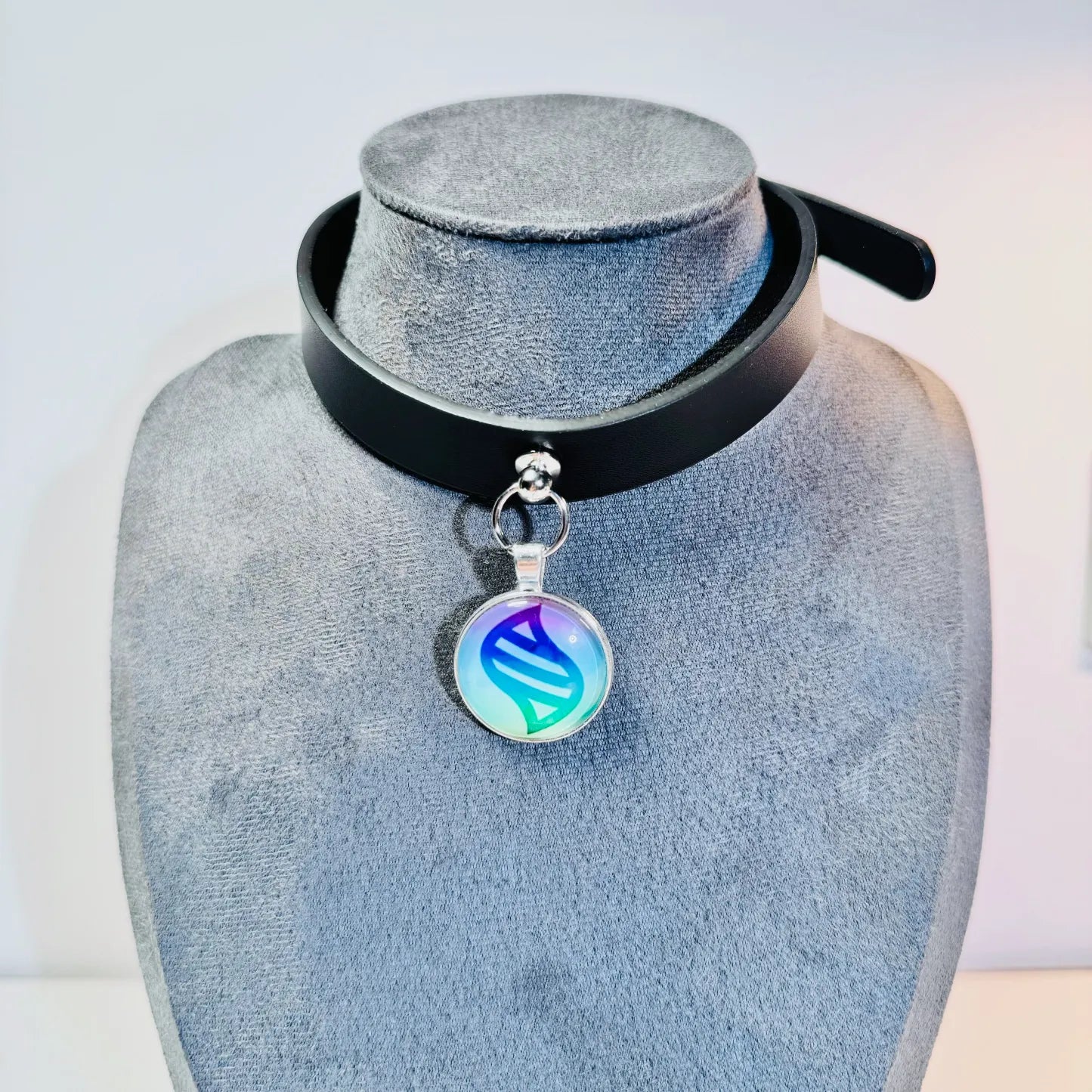 Mega Leather Chocker